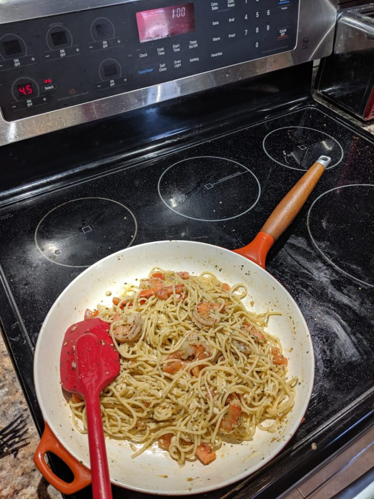 Spaghetti with pesto, shrimp & tomatoes » RecipeCollage.com » September 18, 2025