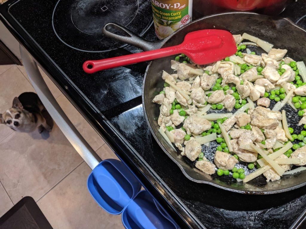 Green Curry Chicken & Peas » RecipeCollage.com » September 13, 2025