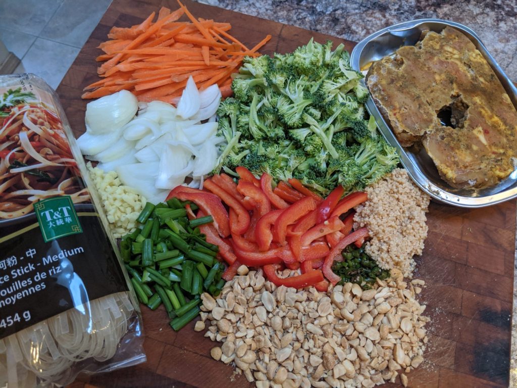 Pad thai Chicken & Noodles » RecipeCollage.com » September 13, 2025