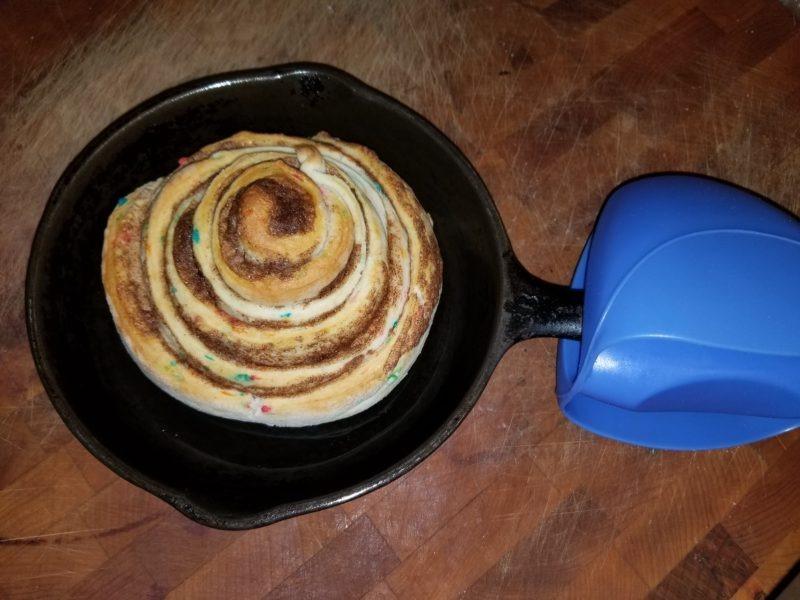 Birthday Cake Cinnamon Buns » RecipeCollage.com » September 15, 2025