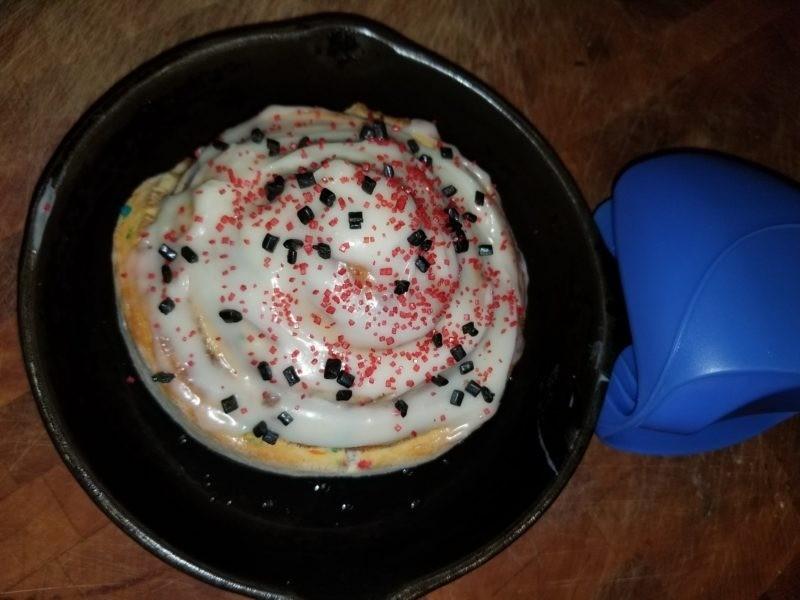 Birthday Cake Cinnamon Buns » RecipeCollage.com » September 15, 2025