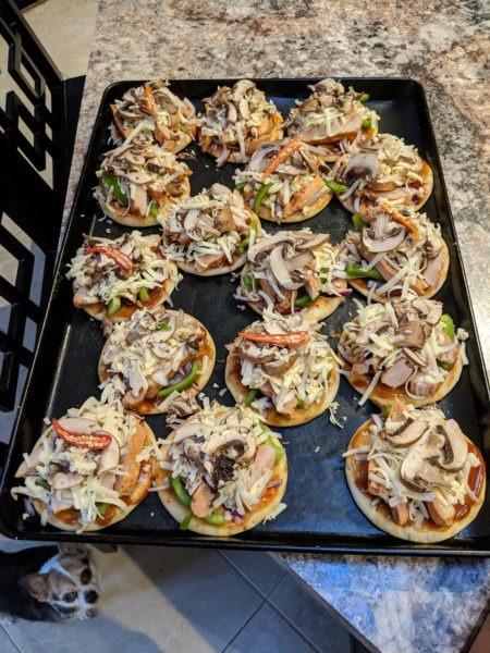 Mini Chicken Pizzas » RecipeCollage.com » September 13, 2025