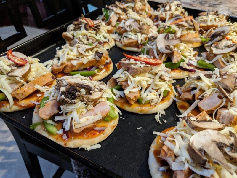 Mini Chicken Pizzas » RecipeCollage.com » September 13, 2025