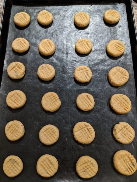 Nutty, Chocolatey, filled Peanut Butter Cookies » RecipeCollage.com » September 15, 2025
