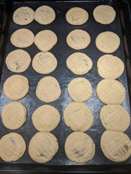 Nutty, Chocolatey, filled Peanut Butter Cookies » RecipeCollage.com » September 15, 2025