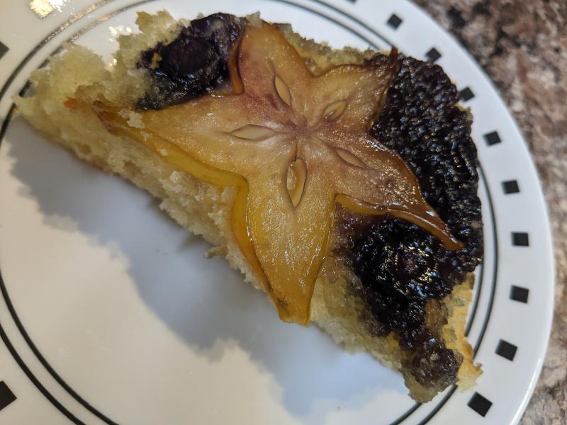 Starfruit & Blueberry upside down cake » RecipeCollage.com » September 15, 2025