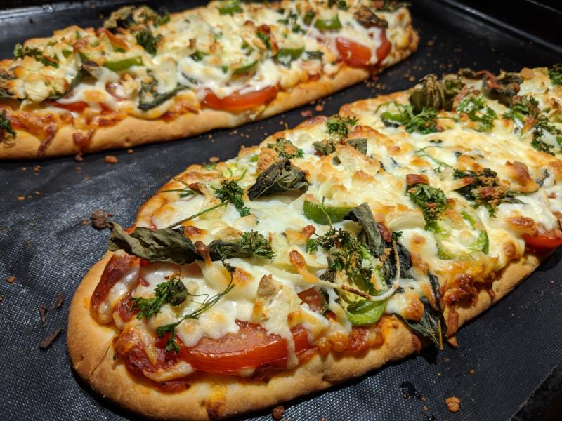 Veggie Flatbread Pizzas » RecipeCollage.com » September 15, 2025