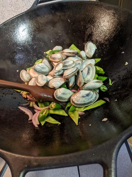 Stir-fry Clams, with a kick » RecipeCollage.com » September 15, 2025
