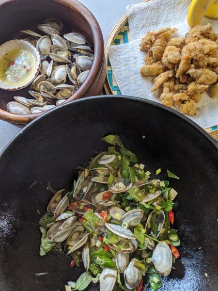 Stir-fry Clams, with a kick » RecipeCollage.com » September 15, 2025