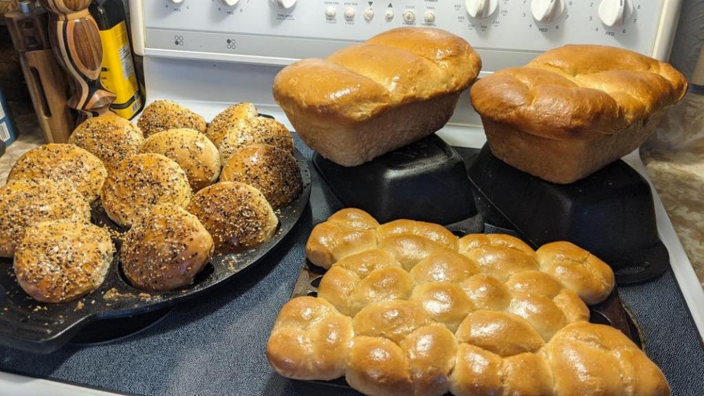 White Bread, Dinner Rolls & Hamburg Buns » RecipeCollage.com » September 15, 2025