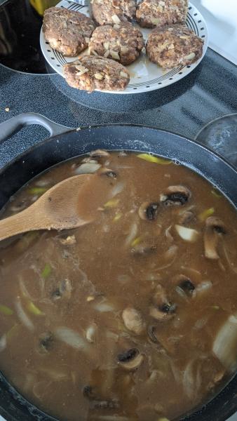 Salisbury Steak in a mushroom onion gravy » RecipeCollage.com » September 16, 2025