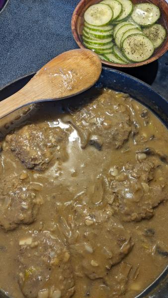 Salisbury Steak in a mushroom onion gravy » RecipeCollage.com » September 16, 2025